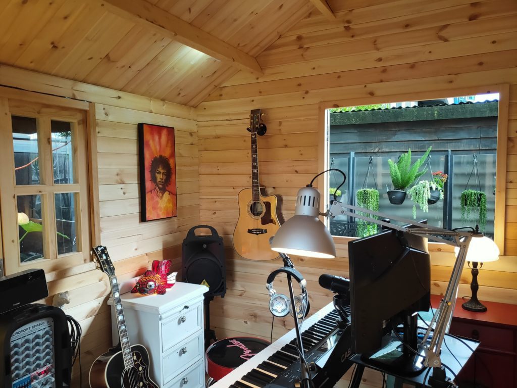 Music cabin for bands and instrument storage au