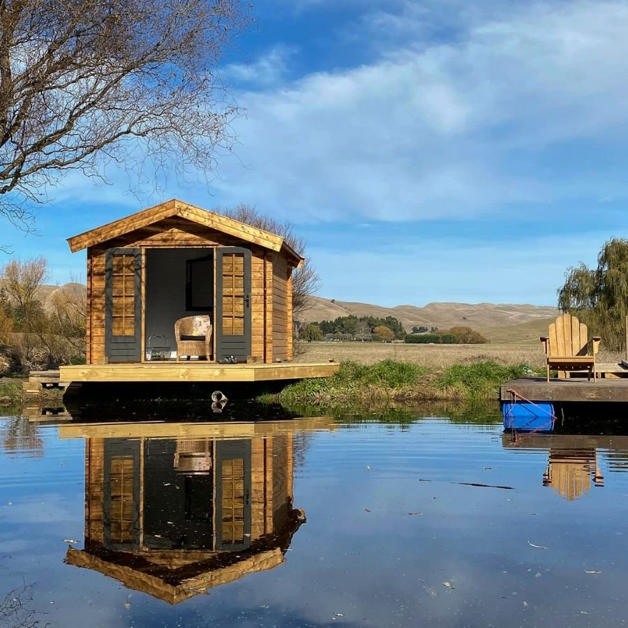 Farm Cabin beside lake for off grid living NZ