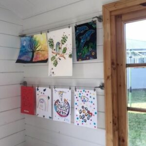 Art Studio in a timber log cabin in Sues backyard AU