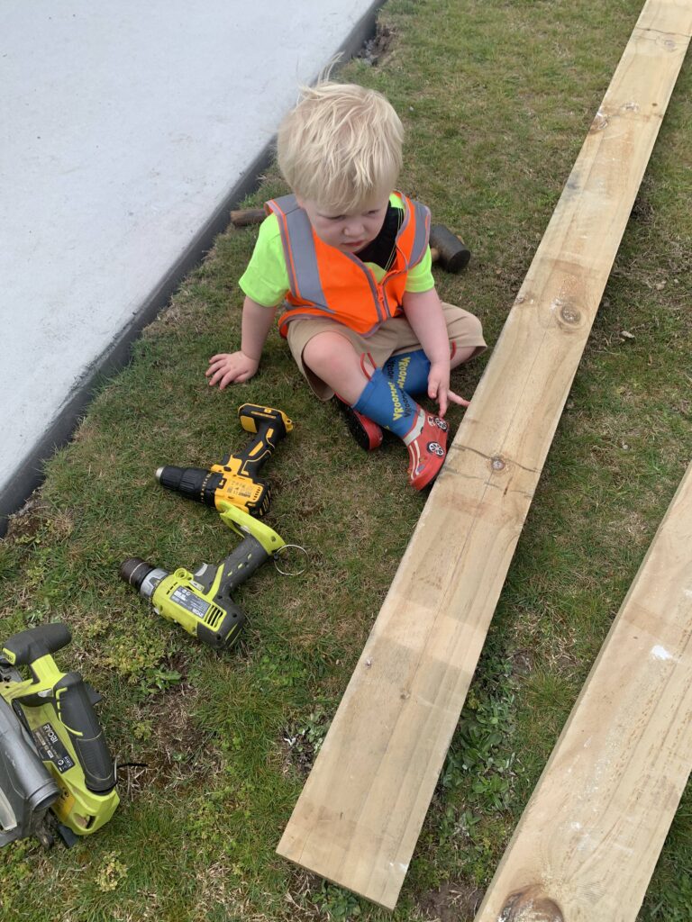 The whole family helping to build the SheShed 